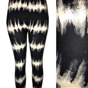 Super Soft Leggings Modern Striped Tie Dye Design